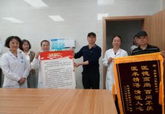 思南县人民医院经脐单孔腹腔镜成功救治87岁卵巢肿瘤蒂扭转患者